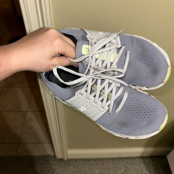 On Cloud Running Shoes - Picture 2 of 3